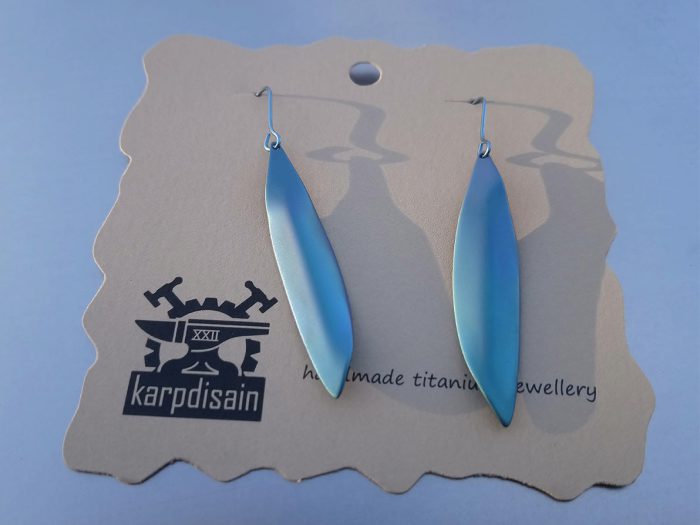 Titanium Earrings “Olive Leaf”. 3 grams. Length: 30-66 mm. Anodized. Different colors. Price 55€